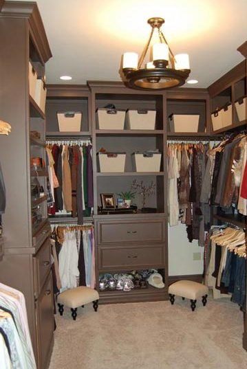 brown-walk-in-closet1