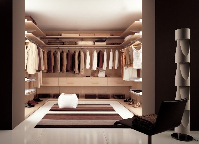 brown-walk-in-closet4