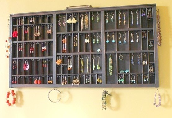 jewelry-on-the-wall1