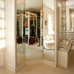 walk-in-closet-mirror-wall