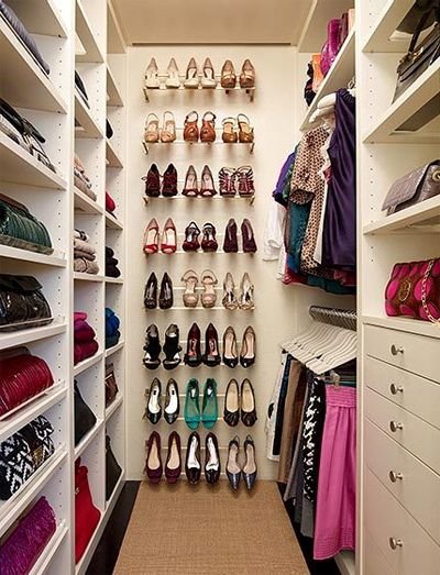 walk-in-closet-shoes