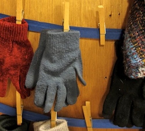 gloves-storage5