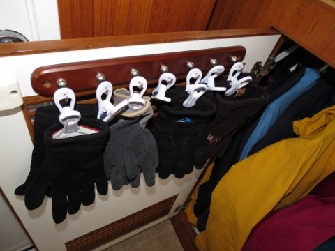 gloves-storage8