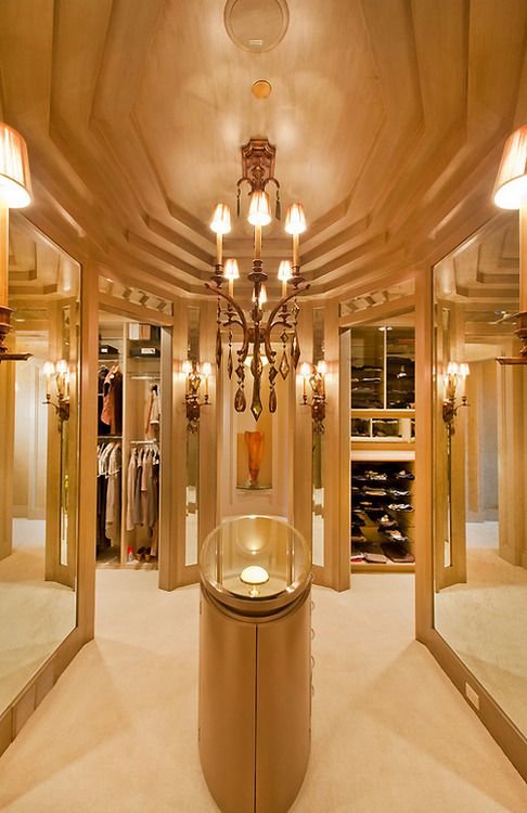 luxurious-walk-in-closet1