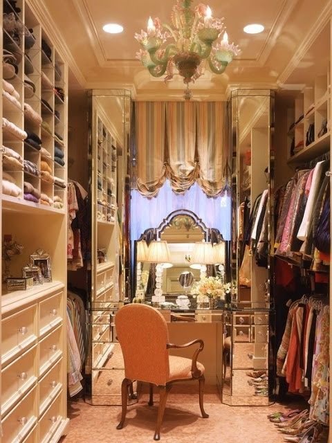 luxurious-walk-in-closet3