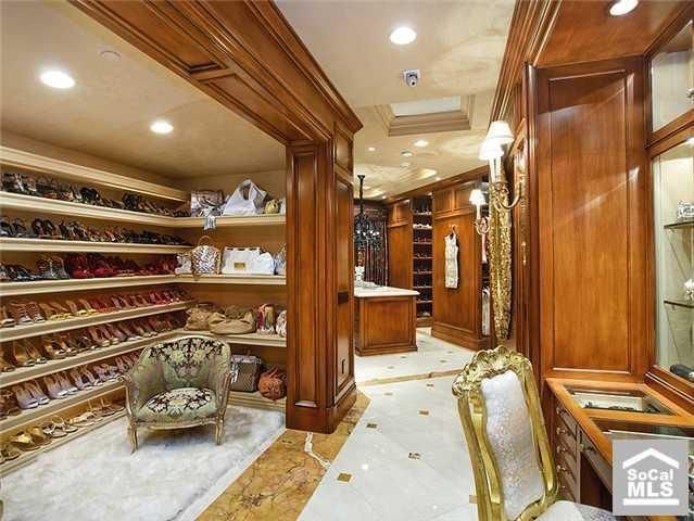 luxurious-walk-in-closet7