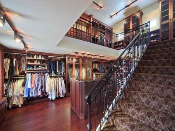 two-storied-walk-in-closet8