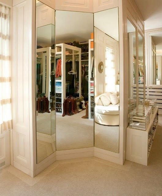 walk-in-closet-mirror-wall